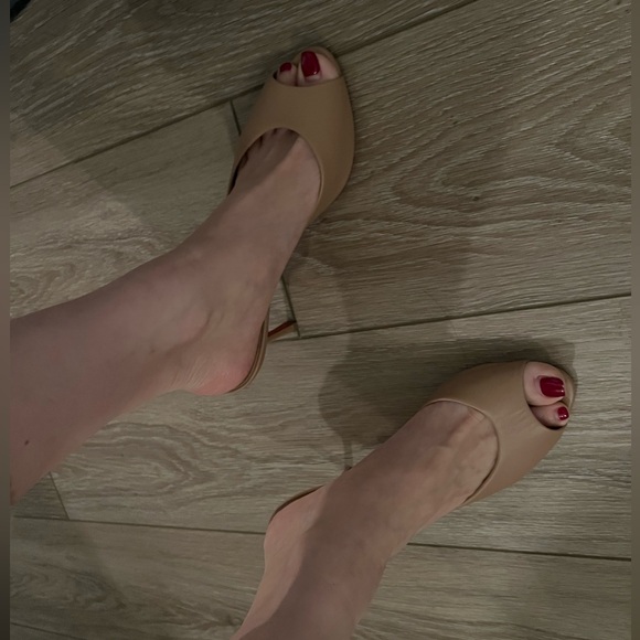 Christian Louboutin Me Dolly 85 leather sandals - Picture 8 of 9